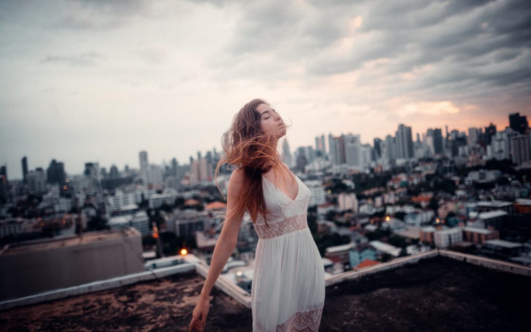 Law of Attraction: The Ultimate Guide to Manifesting Your Dreams